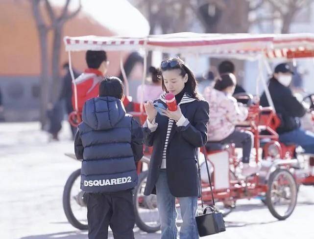 潘粤明连续九年零点为儿子庆生，13岁顶顶近照公开，超像爸爸