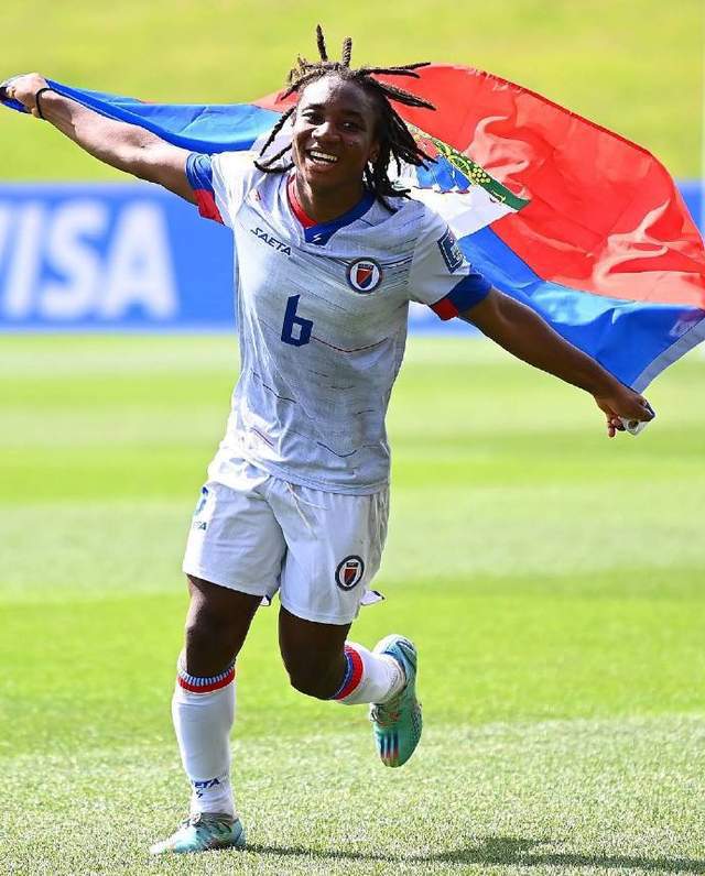 2-1！中国女足敌手进击宇宙杯，32年神迹出生，FIFA：载入史书