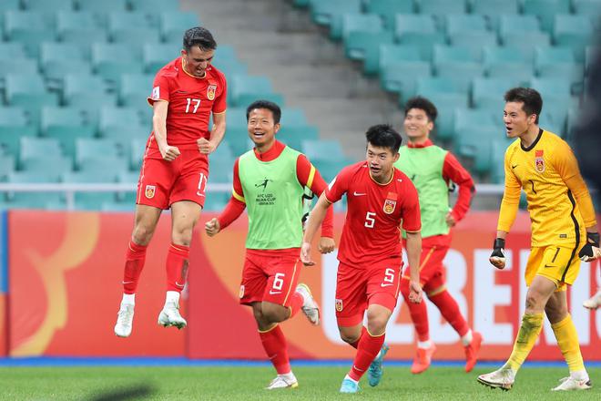 U20亚洲杯乱了！日本2连胜，中国队掀起卫冕冠军，末轮赢球就出线