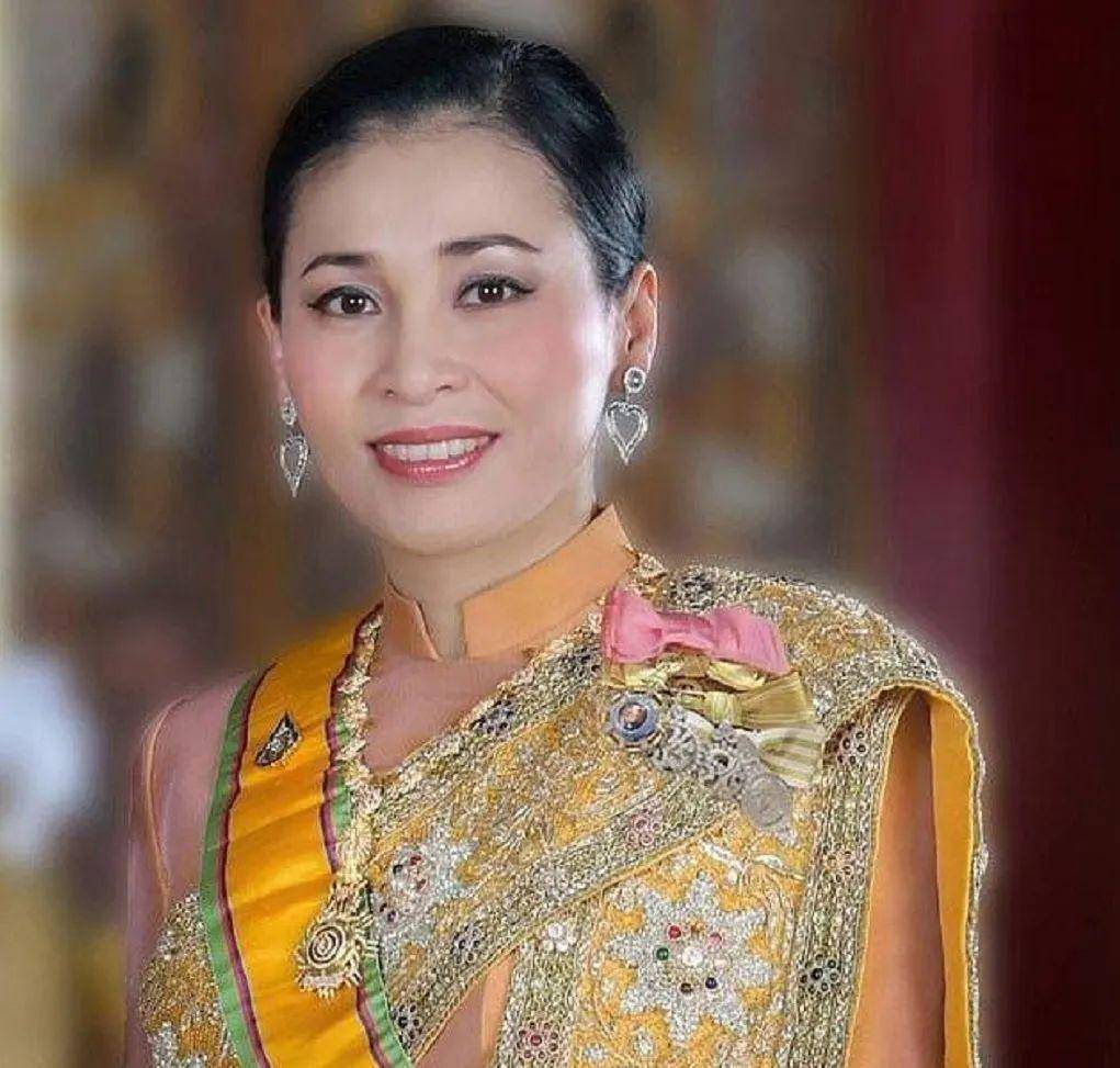 从贴身保镖造成泰国的王后，莫得子嗣才是苏提达最大的问题