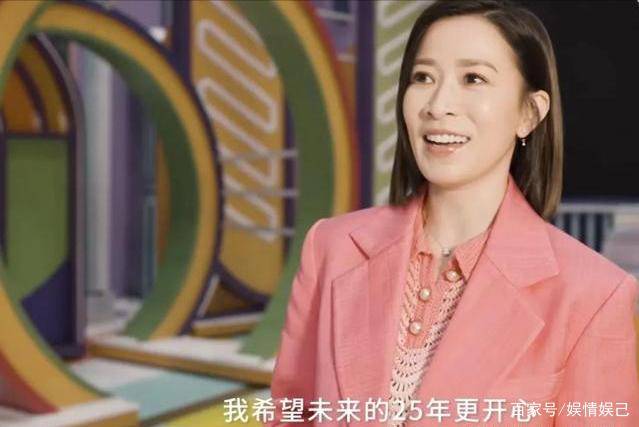 “双料影后”佘诗曼：重返TVB电影城一日游，如今47岁已出道25年