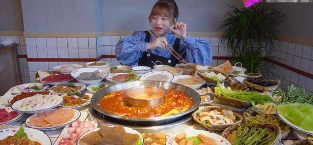 美女大胃王挑战陈赫火锅店，所有菜品都点了一份，看到账单懵了！