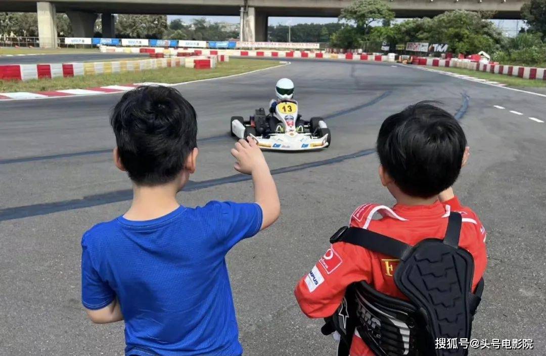 林志颖出车祸，很多人不知道，在副驾的儿子杰森也是“赛车手”