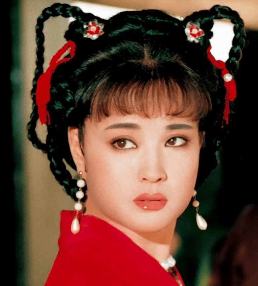 在《隋唐演义》中,刘晓庆再次饰演一个16岁的少女
