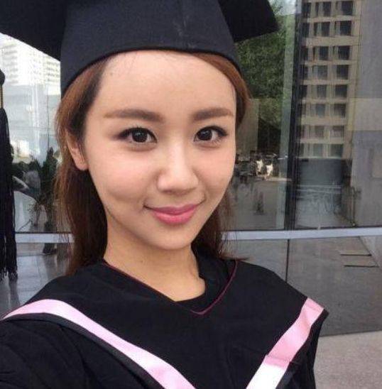 刘亦菲毕业照，杨紫毕业照，关晓彤毕业照，看到热巴：我后悔了！