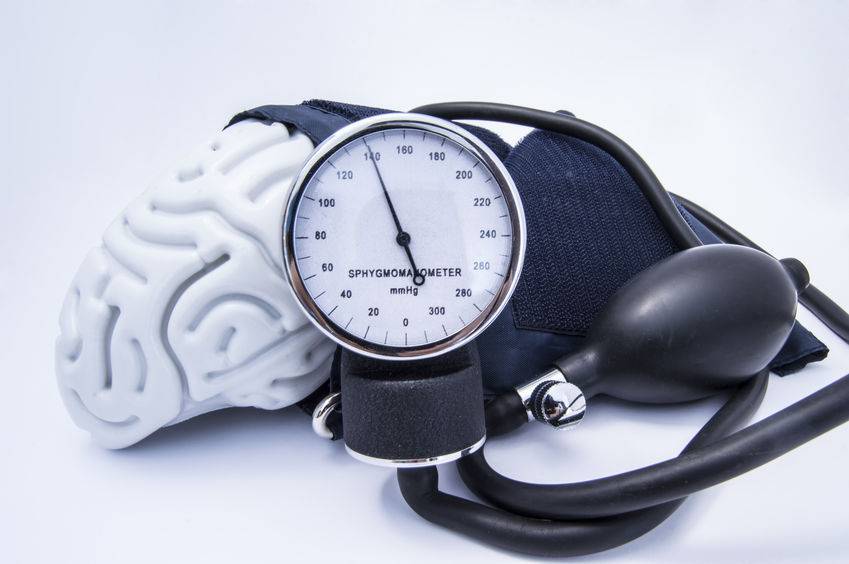 年过半百的老人，血压控制在多少较好？医生：需根据身体状况而定